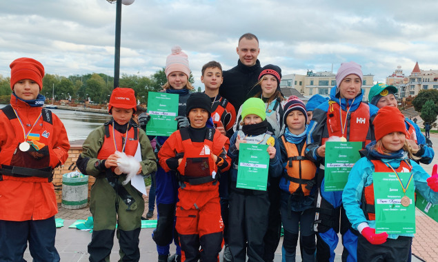 Учні школи олімпійського резерву взяли участь у змаганнях з вітрильного спорту на Оболоні в Києві