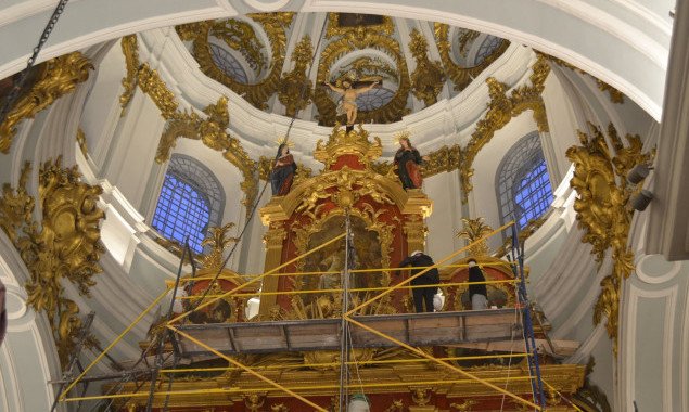 В иконостас Андреевской церкви вернут отреставрированные иконы до конца ноября (фото)