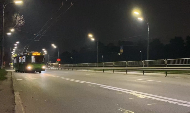На столичном бульваре Перова отремонтировали освещение (видео)