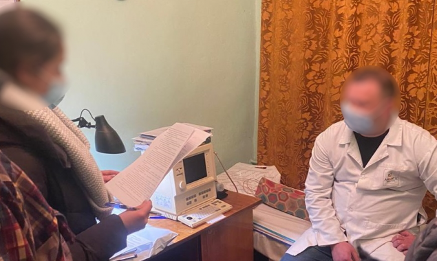 Главу военно-врачебной комиссии военкомата на Киевщине подозревают во взяточничестве (фото)