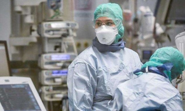 За сутки в Украине выявили почти 10 тысяч новых носителей коронавируса