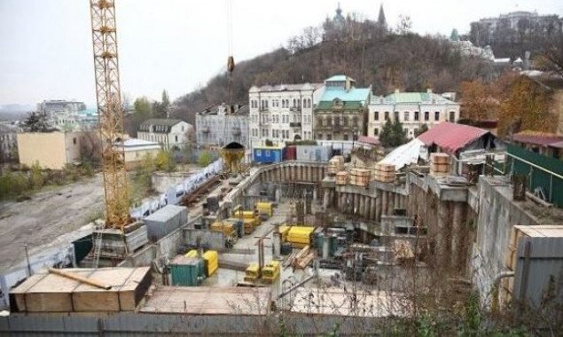 Суд отменил решение столичного ГАСКа об аннулировании разрешения на строительство отеля на Андреевском спуске