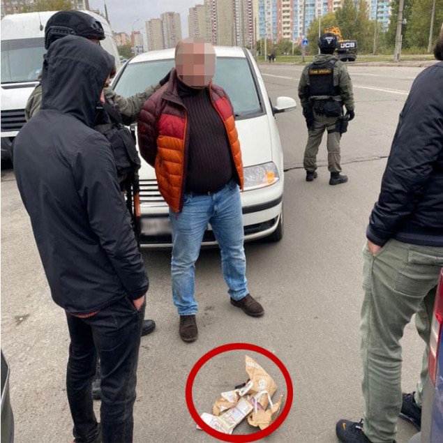 В Киеве 2 злоумышленника вымогали у предпринимателя 700 тысяч гривен (фото)