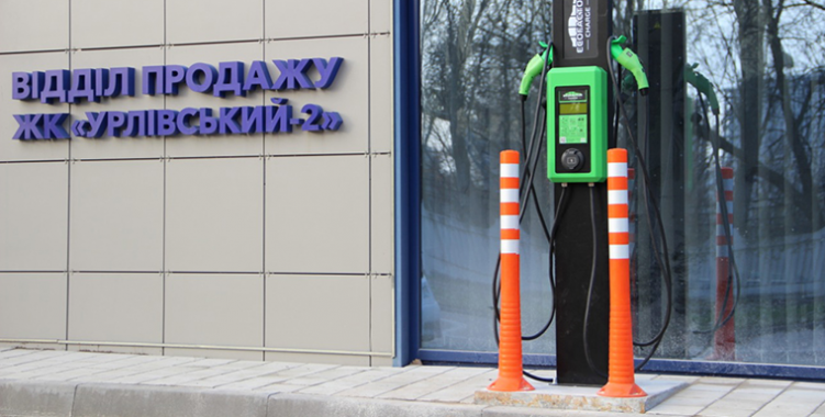 Василий Дудурич: “Киевгорстрой” бесплатно устанавливает зарядные станции для электрокаров на каждом паркоместе