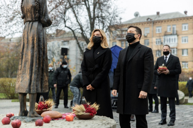 Первые лица государства почтили память жертв голодоморов в Украине (фото, видео)