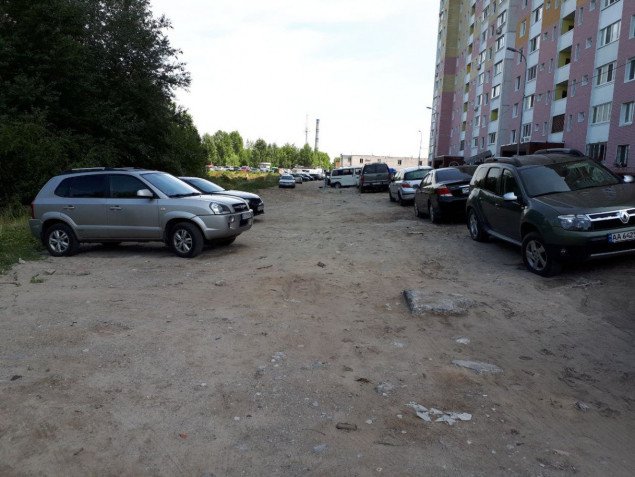 В Киеве стартовали новые аукционы на эксплуатацию парковок (адреса)