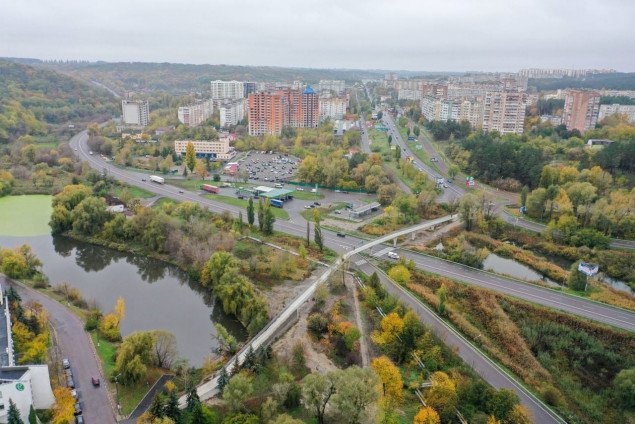 В Обухове на Киевщине построили пешеходный мост на участке дороги Н-01 Киев - Знаменка (фото)