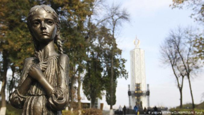 Сегодня, 28 ноября, в День памяти жертв голодоморов Киев объявит минуту молчания