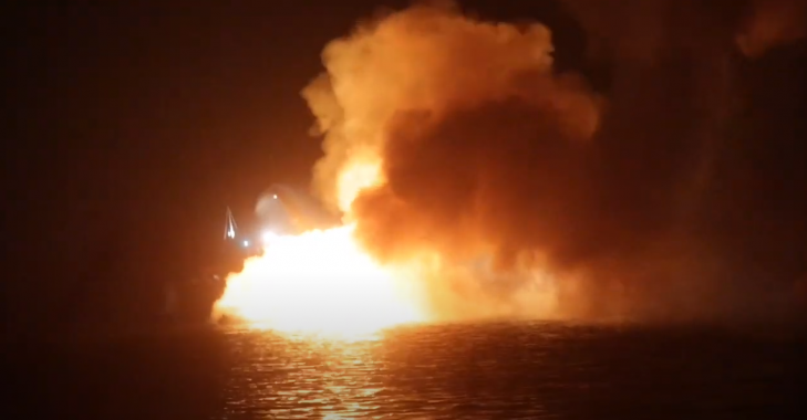 В Киеве во время прогулки по Днепру сгорела яхта (фото, видео)