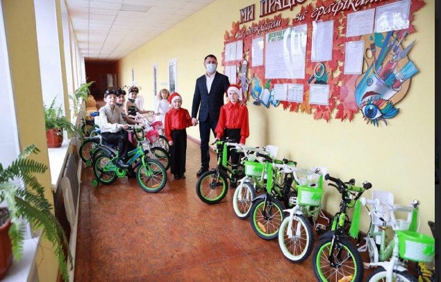 Андрей Стрихарский поздравил с наступающим Новым Годом детей интерната “Надежда”