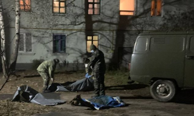 В Шевченковском районе столицы в заброшенной  квартире обнаружили 3 изувеченных тела мужчин (фото, видео)