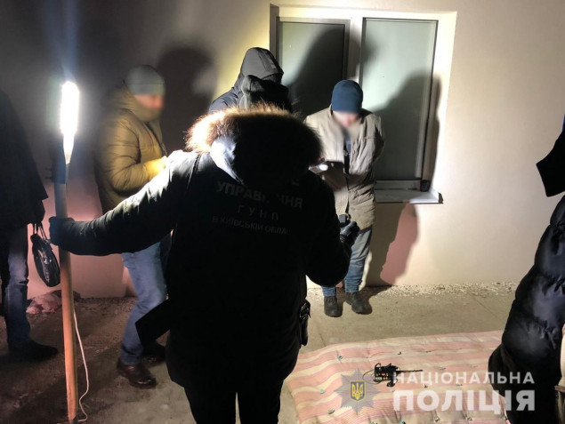 На Киевщине задержали группировку за разбойные нападения на дома жителей области (фото, видео)
