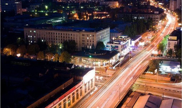 Власти Киева пообещали к новогодней ночи восстановить работу фонарей на Шулявском путепроводе