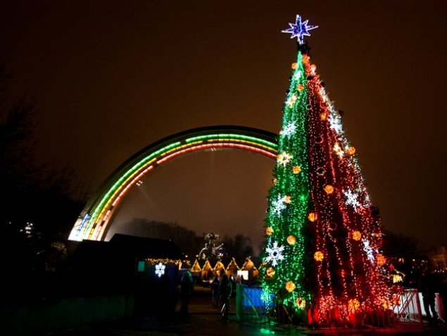 Главная елка столицы в этом году зажжется  возле Арки дружбы народов