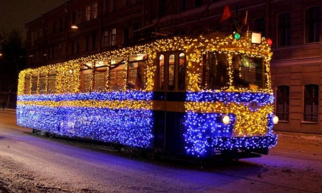В новогоднюю ночь в Киеве наземный общественный транспорт будет работать на 2 часа дольше