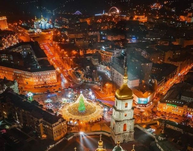 Елка на Софиевской площади попала в европейский туристический обзор новогодних достопримечательностей