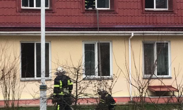Столичные спасатели ликвидировали пожар в здании психоневрологического диспансера