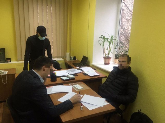 В Киеве обвиняют двух предпринимателей за предложение 2 млн гривен “откатов” госпредприятию при Министерства молодежи и спорта