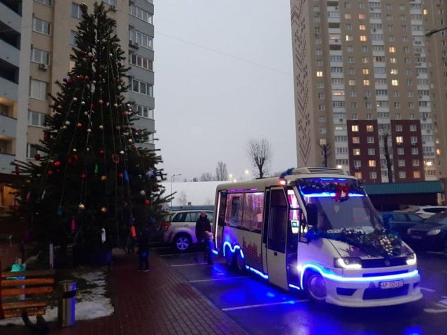 В Голосеевском районе Киева запустили новогоднюю музыкальную маршрутку (фото)