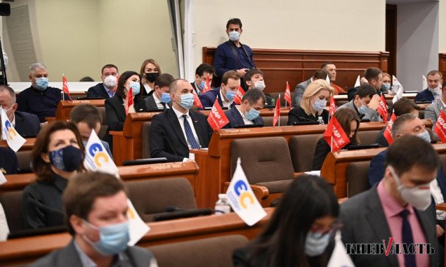 Эксперт: Из-за личных интересов партия Порошенко хочет отменить доплаты до 5000 грн киевским врачам