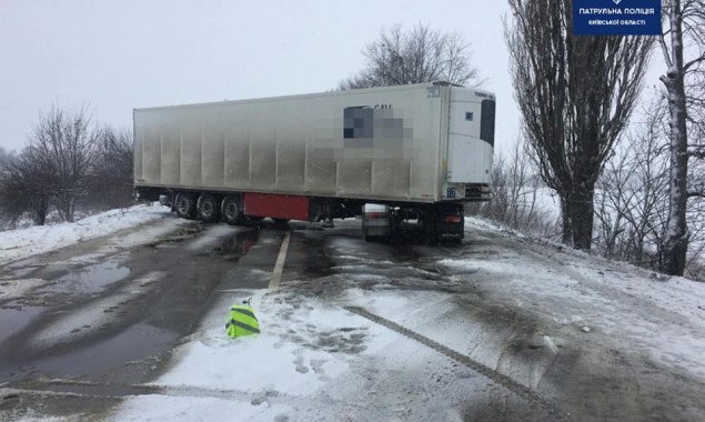 Автодорога Борисполь-Запорожье заблокирована из-за ДТП  - Патрульная полиция Киевщины (фото)