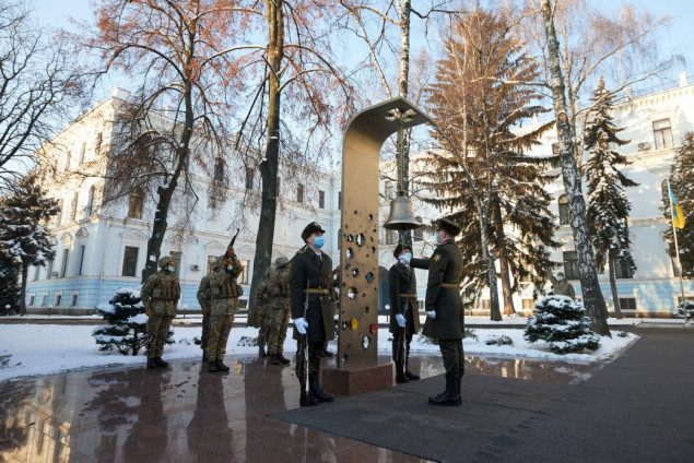 Зеленский почтил память военнослужащих, погибших за независимость Украины (фото)