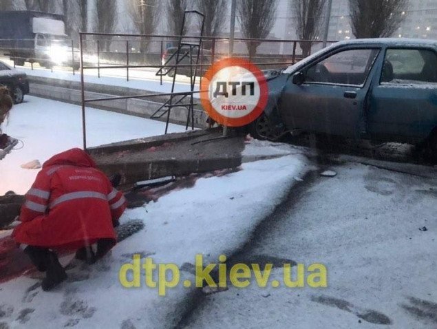 В Софиевской Борщаговке пьяный водитель сбил девушку насмерть на пешеходном переходе (фото, видео)