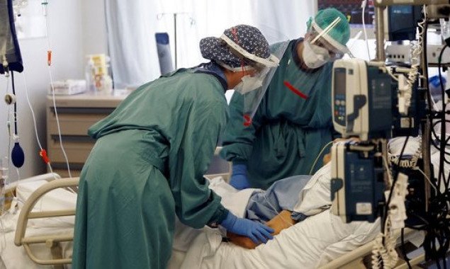 За сутки в Украине умерло почти 100 человек с подтвержденным коронавирусом