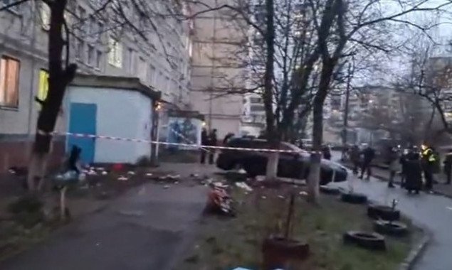 В Киеве мать выбросила трехлетнего ребенка из окна 8 этажа многоэтажки (фото, видео)