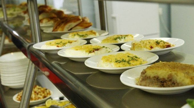 В Киеве начали создавать фабрики мини-кухонь для обеспечения школьников обедами