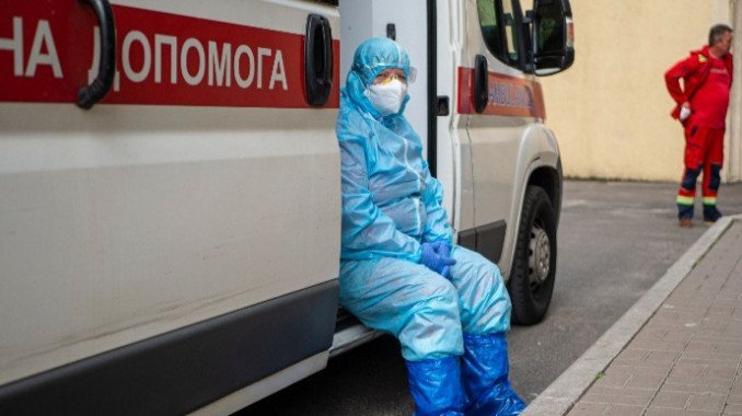 За сутки в Украине выявили 5 348 новых носителей коронавируса