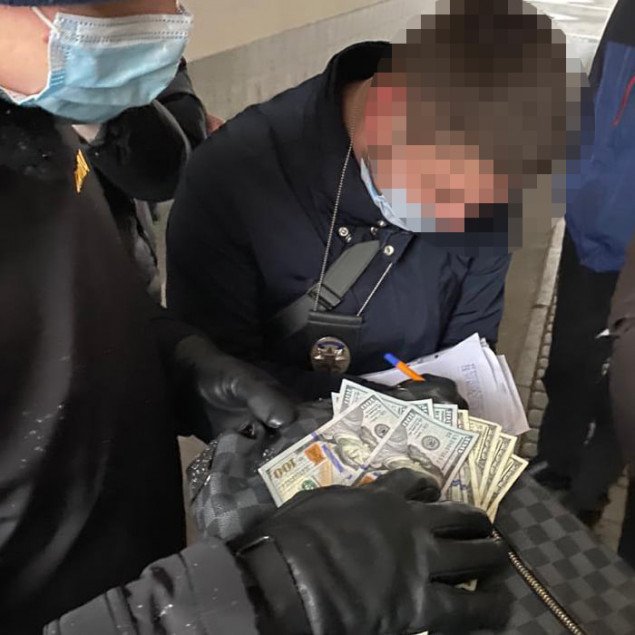 Начальника одного из управлений КП “Киевтранспарксервис” поймали при получении взятки
