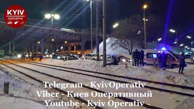 В Киеве электричка сбила насмерть подростка