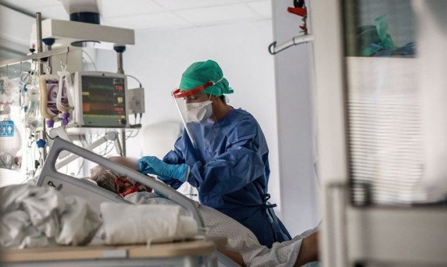 В Украине зафиксировано около 3 тысяч новых носителей коронавирусной болезни