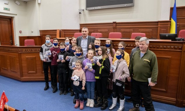 Виталий Кличко встретился со школьниками из прифронтовой Луганщины (фото)