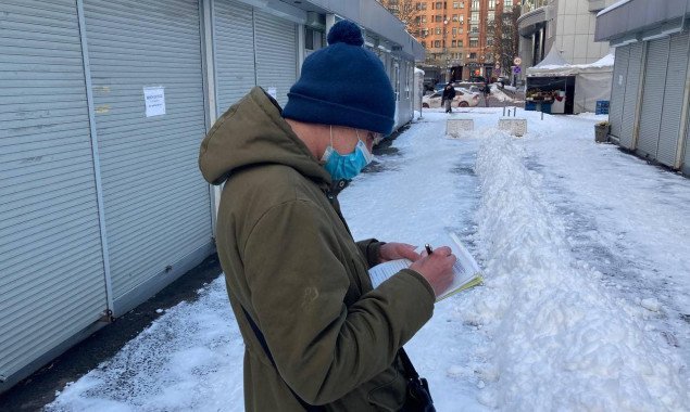 За выходные столичные инспекторы по благоустройству вынесли почти 500 предписаний за несвоевременную уборку снега