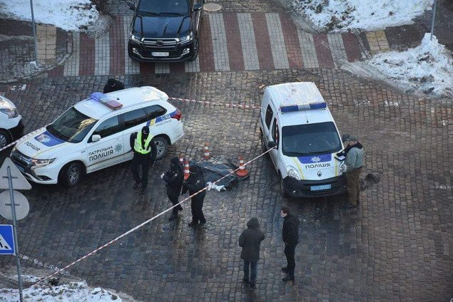 Полиция задержала водителя-иностранца, который из-за конфликта на дороге до смерти избил пешехода в центре Киева (фото, видео)