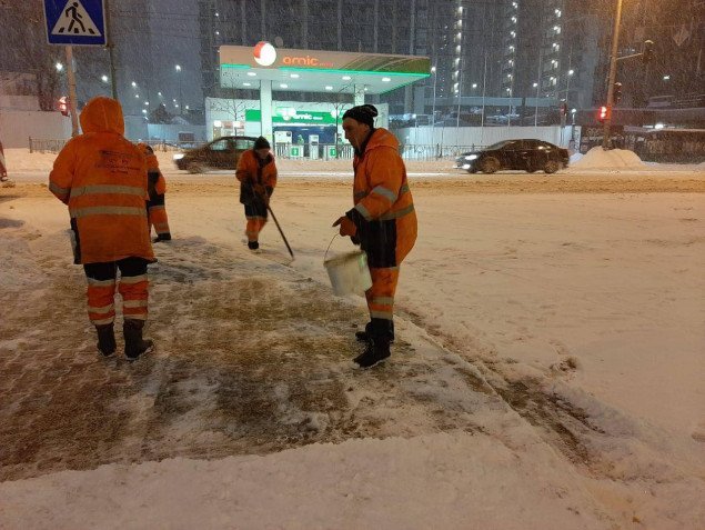 В “Киевавтодоре” рассказали, как проходит борьба со снежной стихией (фото)