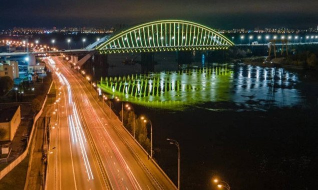 На Подольском мостовом переходе в Киеве приступают к завершающему этапу натяжения вантовых канатов