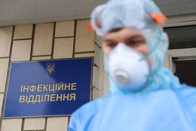 За сутки в Украине выявили 3 285 новых носителей коронавируса