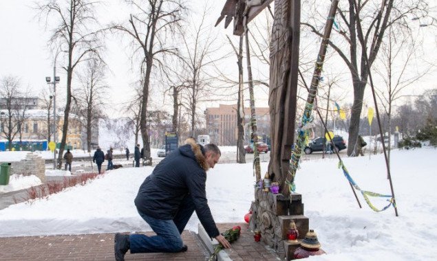 Виталий Кличко почтил память Героев Небесной Сотни: каждый день борьбы не был напрасным. И мы не утратим веру и не отступим от идеалов и принципов, которые отстаивали на Майдане!
