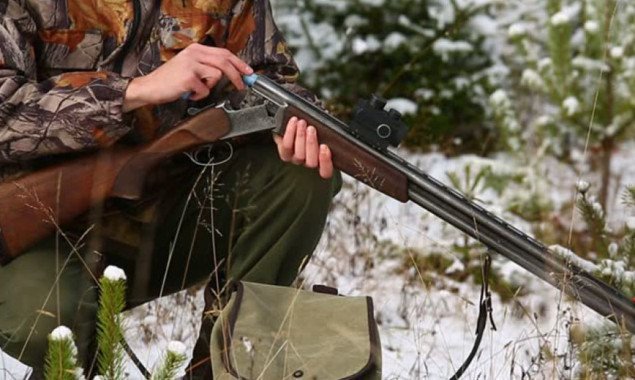 На Киевщине двум браконьерам сообщили о подозрении в убийстве беременной самки лося