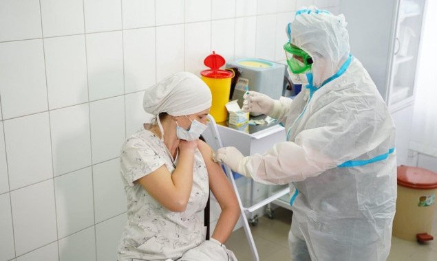 Уже понад п’ять тисяч жителів Київщини вакцинувались проти коронавірусу