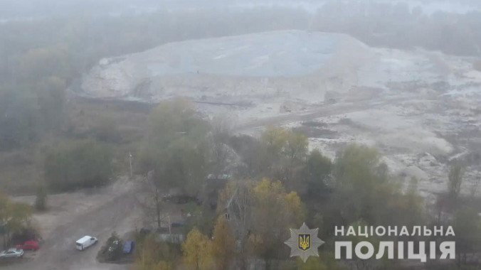 Директору частной фирмы сообщили о подозрении в незаконной добыче песка на Киевщине (фото)