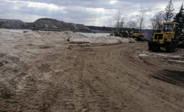 На Киевщине правоохранители выявили незаконную добычу песка в особо крупных размерах (фото)