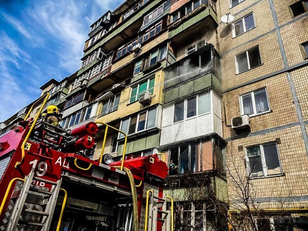 Столичные спасатели ликвидировали пожар в квартире на улице Малышко