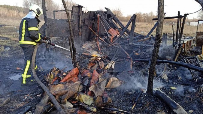 За прошедшие сутки столичные спасатели 10 раз ликвидировали пожары на открытой местности (фото)