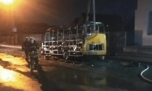 В Вишневом под Киевом взорвалась и полностью сгорела маршрутка (видео)