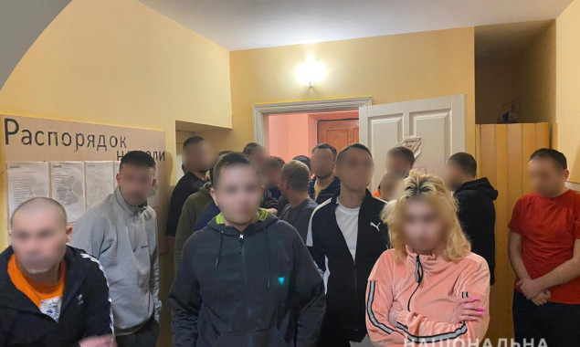 Полиция разоблачила незаконный “реабилитационный центр” в Петропавловской Борщаговке под Киевом