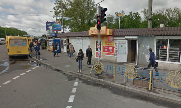 Местные жители недовольны МАФами около двух станций метро в Голосеевском районе Киева